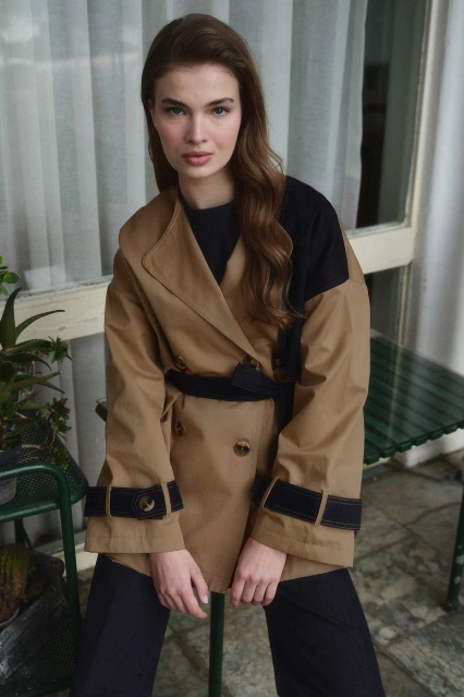 Denim Detaylı Kruvaze Camel Trençkot
