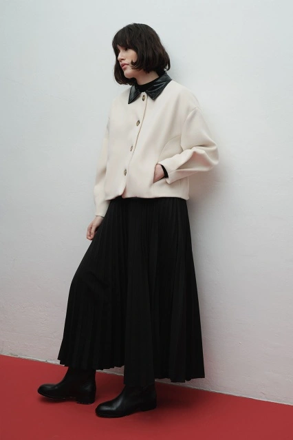 Deri Garni Detaylı Kaşe Bej Ceket