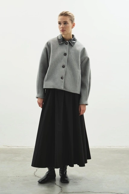 Deri Garni Detaylı Kaşe Gri Ceket