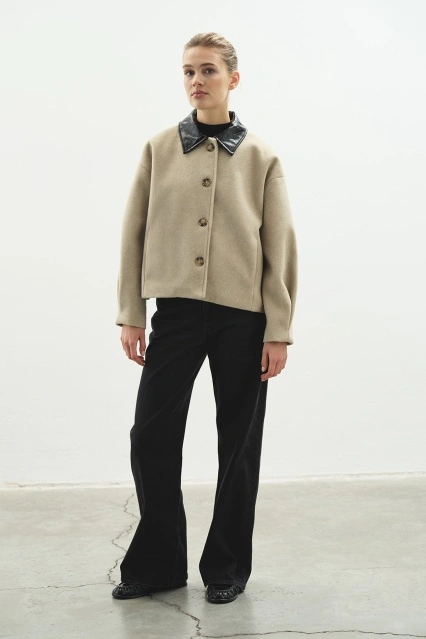 Deri Garni Detaylı Kaşe Vizon Ceket