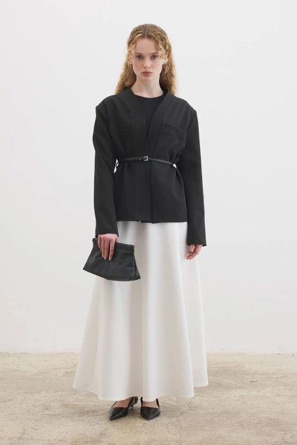 Deri Kemer Detaylı Siyah Ceket