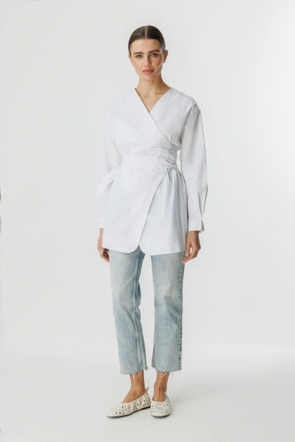 Dora Yandan Bağlama Detaylı Beyaz Gömlek Dora Yandan Bağlama Detaylı Beyaz Gömlek