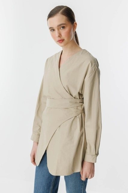 Dora Yandan Bağlama Detaylı Taş Gömlek Dora Yandan Bağlama Detaylı Taş Gömlek