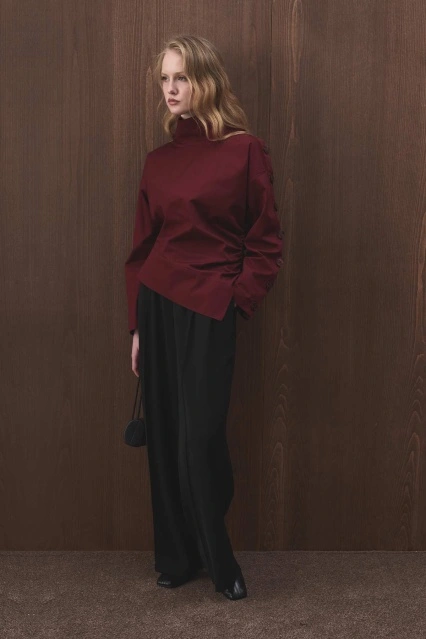 Düğme Detaylı Asimetrik Bordo Bluz