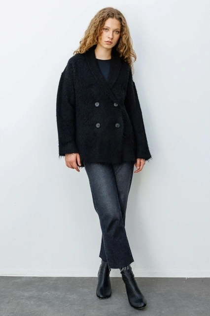 Düğme Detaylı Siyah Hırka