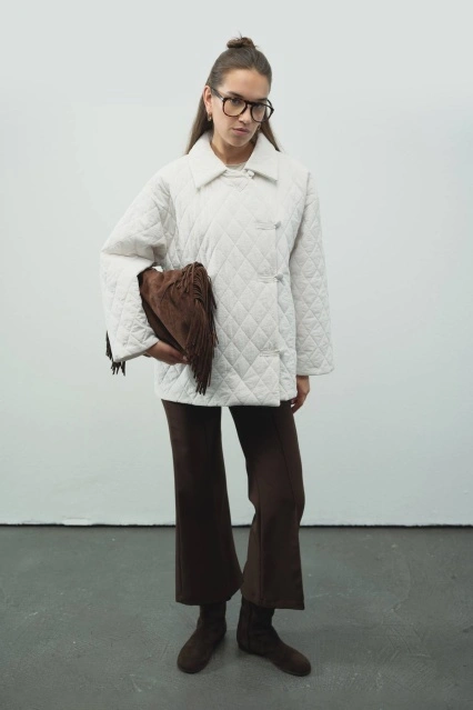 Düğmeli Kapitone Ekru Mont