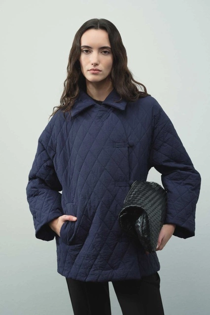 Düğmeli Kapitone Lacivert Mont