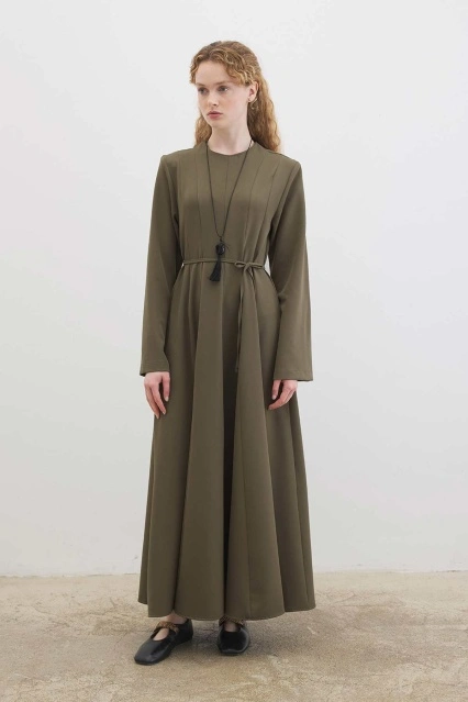 Evaze Kesim Belden Oturma Detaylı Haki Elbise
