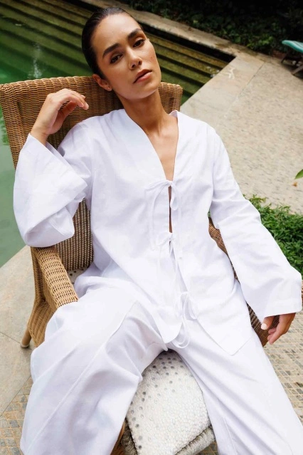 Fiyonk Bağlama Beyaz Gömlek