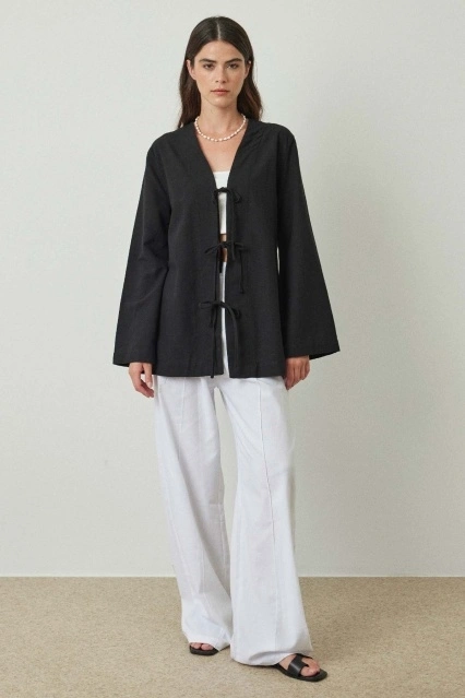 Fiyonk Bağlama Siyah Gömlek Fiyonk Bağlama Siyah Gömlek