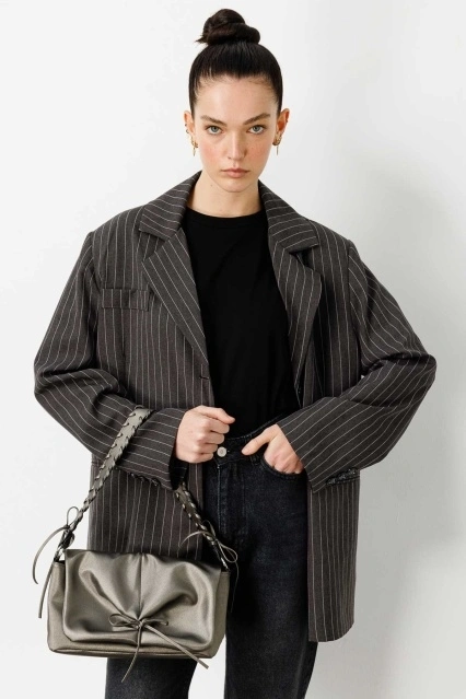 Fiyonk Bağlamalı Antrasit Çanta