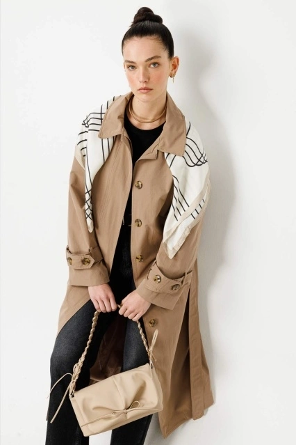 Fiyonk Bağlamalı Vizon Çanta