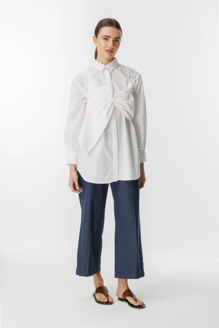 Fiyonk Detaylı Beyaz Gömlek Fiyonk Detaylı Beyaz Gömlek