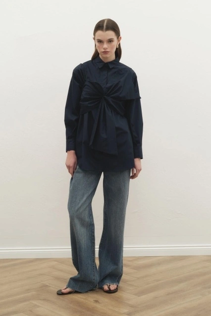 Fiyonk Detaylı Lacivert Gömlek Fiyonk Detaylı Lacivert Gömlek