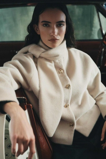 Fular Bağlama Detaylı Kısa Taş Ceket