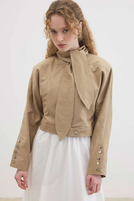 Fular Bağlamalı Kısa Camel Ceket