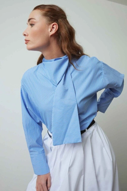 Fular Yaka Koyu Mavi Gömlek