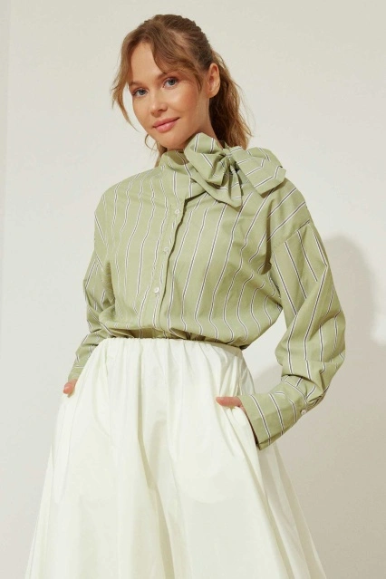 Fular Yaka Yeşil Gömlek