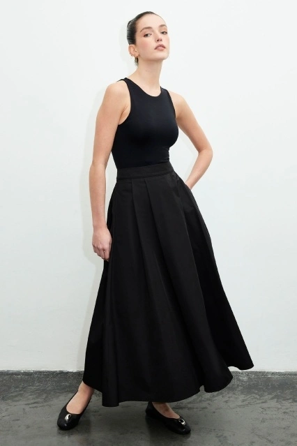 Pileli Siyah Etek Pileli Siyah Etek