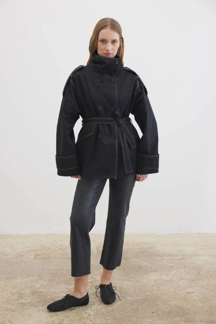 Geniş Yaka Siyah Trençkot