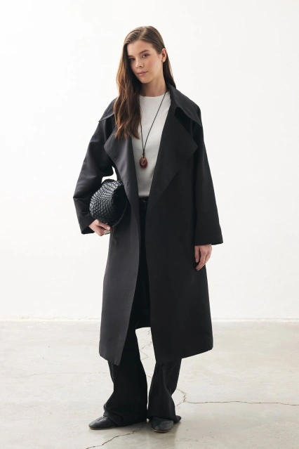 Geniş Yaka Siyah Trençkot