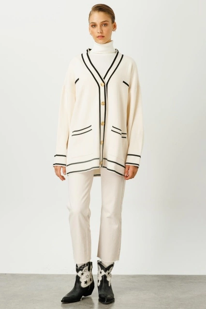 Gold Düğme Detaylı Triko Krem Hırka