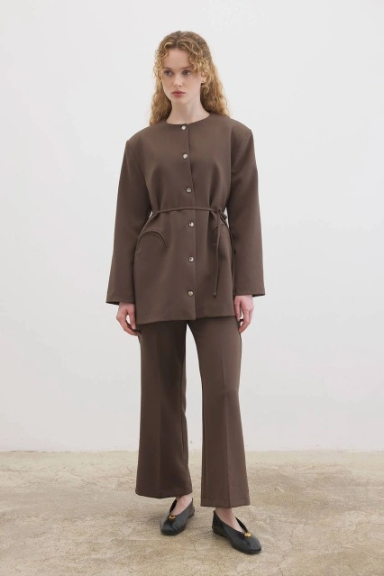 Gold Düğme Detaylı Vizon Pantolon Takım