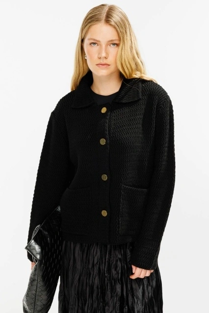 Gömlek Yaka Düğmeli Siyah Hırka