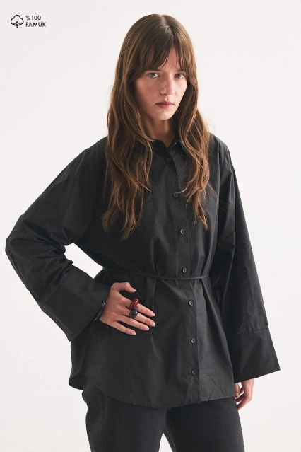 Kalın Manşetli Siyah Gömlek