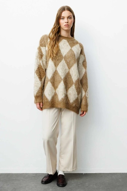 Karo Desenli Camel Kazak