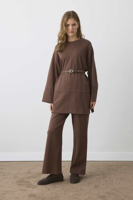 Kemer Detaylı Pantolonlu Kahve Takım