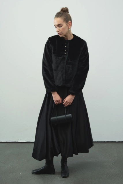 Kısa Düğmeli Pelüş Siyah Ceket