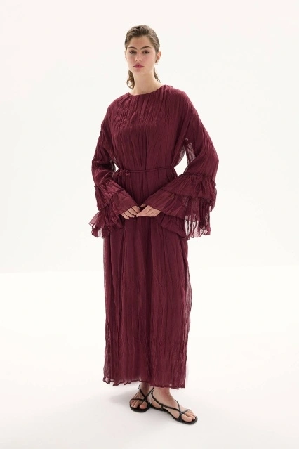 Kol Detaylı Kraş Dokulu Şifon Bordo Elbise