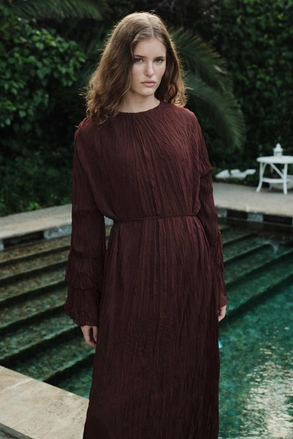 Kol Detaylı Kraş Dokulu Şifon Kahve Elbise