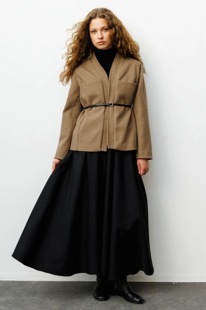 Kontrast Deri Kemerli Sütlü Kahve Ceket