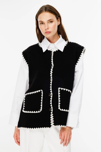 Kontrast Dikişli Siyah Yelek