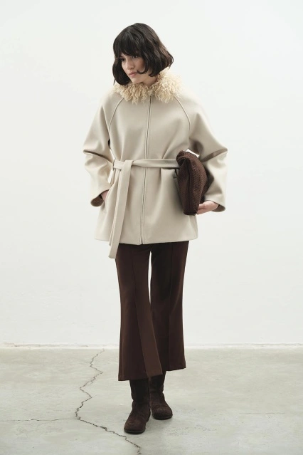 Kürk Yaka Bej Kaban