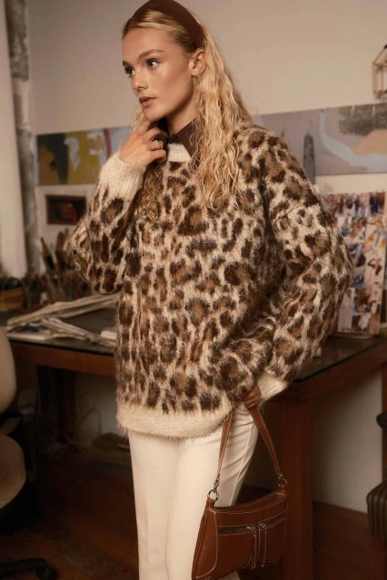 Leopar Desenli Camel Kazak