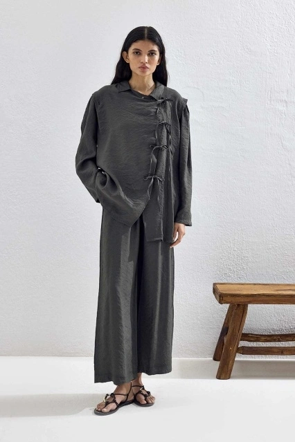 Lisse Fiyonk Bağlama Detaylı Kül Kahve Pantolon Takım