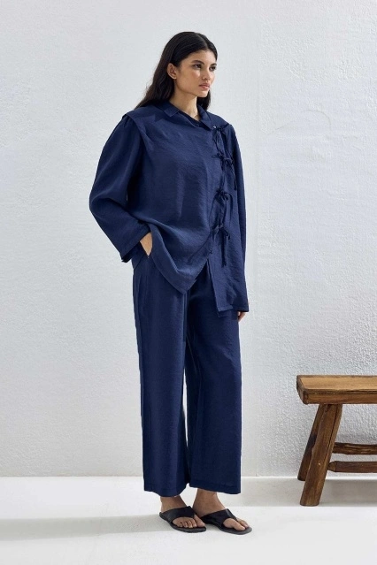 Lisse Fiyonk Bağlama Detaylı Lacivert Pantolon Takım