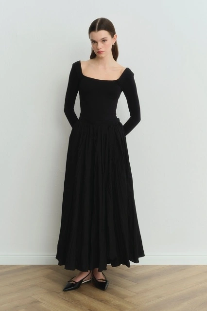 Long Pilise Siyah Etek Long Pilise Siyah Etek