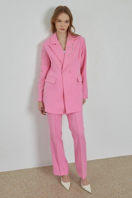 Yaka Ve Kolları Taş İşlemeli Pembe Blazer Ceket