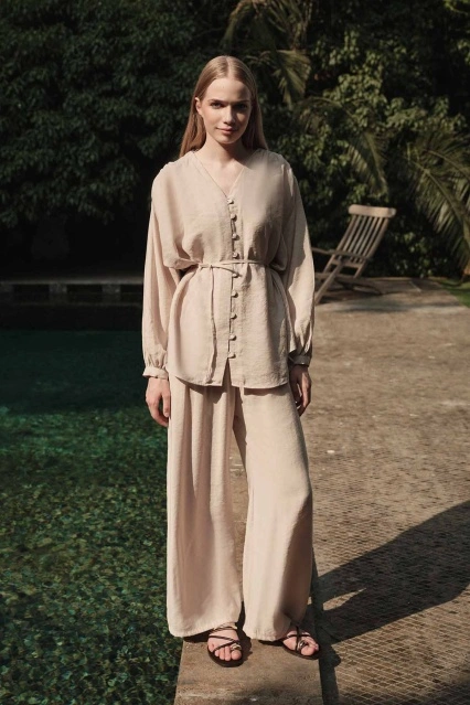 Modal Birit Düğme Detaylı Bej Pantolon Takım