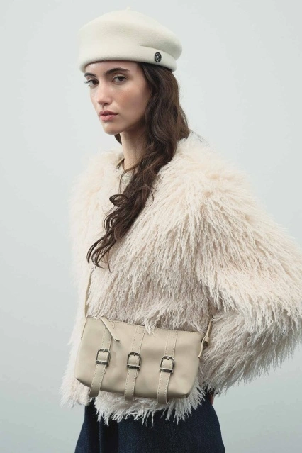 Morin Metal Aksesuarlı Bej Çanta