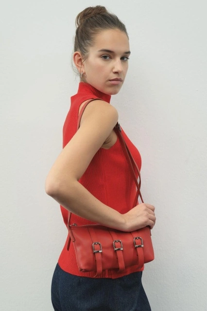 Morin Metal Aksesuarlı Kırmızı Çanta