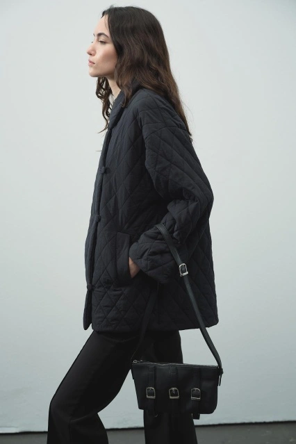 Morin Metal Aksesuarlı Siyah Çanta