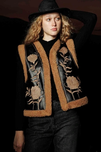 Nakış İşlemeli Camel Kovboy Yelek