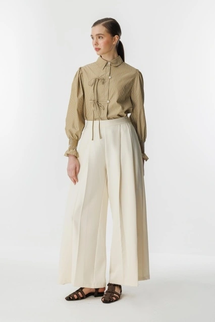 Önden Çift Pileli Krem Pantolon Önden Çift Pileli Krem Pantolon