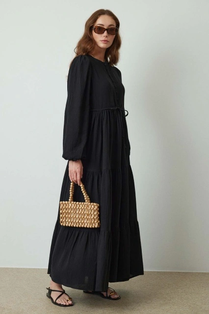 Önden Düğmeli Siyah Müslin Elbise