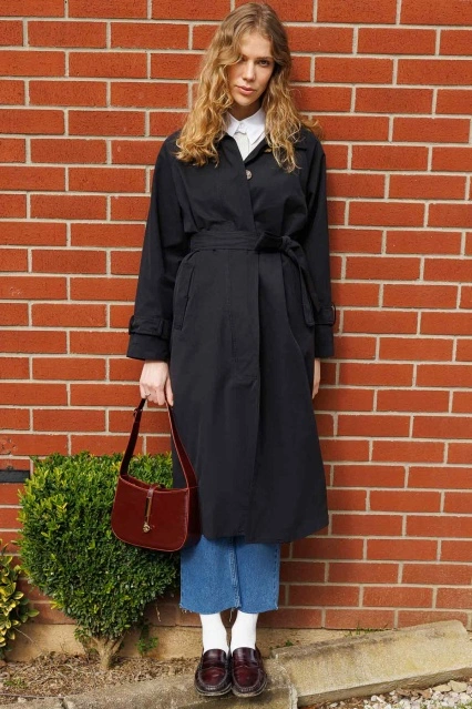 Önden Düğmeli Siyah Trençkot